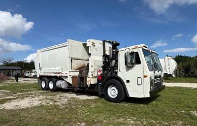2014 Mack LEU613 - 28yd McNeilus Side Loader - Allison Transmission - NO RESERVE