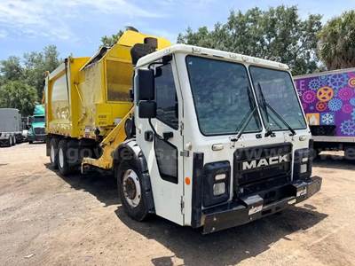 2018 Mack LR600 Rear Loader Garbage Truck