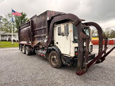 2007 Mack Front Load Trash Truck