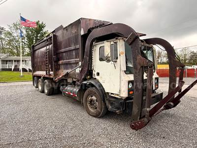 2007 Mack 43 Yard Front Load Trash Truck
