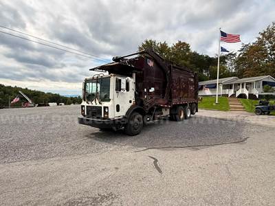 2007 MACK Front Load Trash Truck - 43 Yard