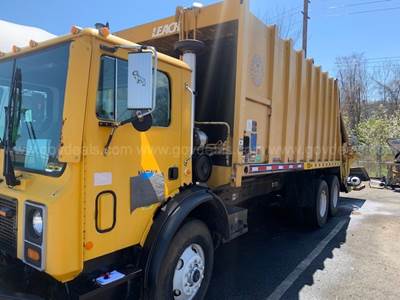 2002 Mack MR / Leach Rear Load Sanitation Truck