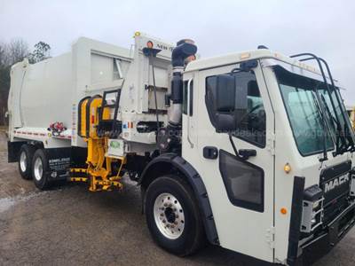 2022 Mack LR Garbage Truck