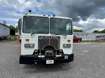 2010 PETERBILT 320