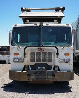 2017 Peterbilt 320