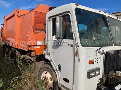 2009 Peterbilt 320 T/A Side Loader Garbage Truck-Inoperable