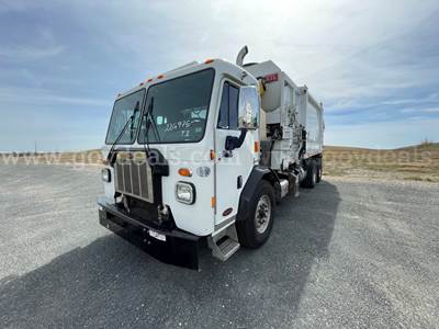 Lot of 4 2022 Peterbilt 520 Garbage Trucks