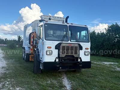 2019 Peterbilt 520 ASL garbage truck with Labrie