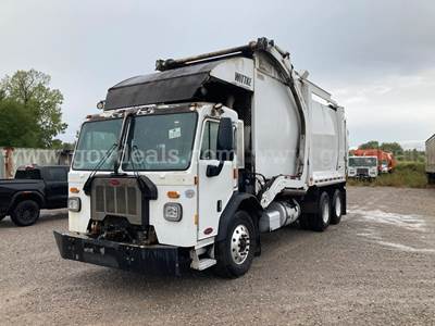 2018 Peterbilt 520 T/A Garbage Truck