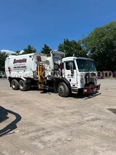 2019 Peterbilt Garbatge Truck