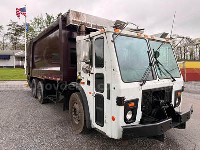 2008 Mack Rear Load Packer - 25 Yard