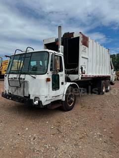 2001 Volvo Xpeditor XLL