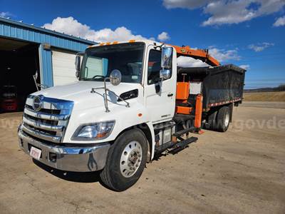 2017 Hino 338 with Peterson Grapple Body