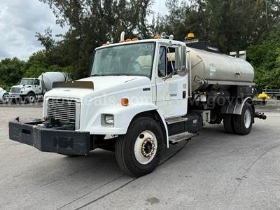 2002 Freightliner FL80 2,000 Gallon S/A Asphalt Distributor Truck
