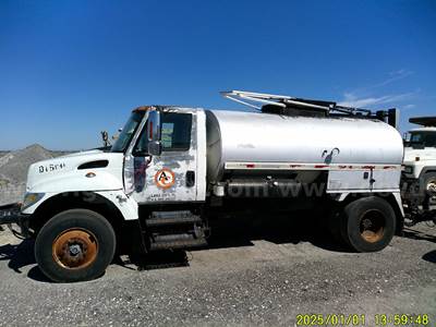 2005 International 7300 S/A Asphalt Distributor