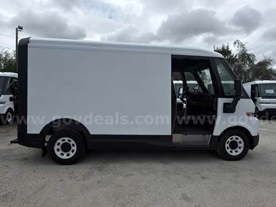 2024 BrightDrop Zevo 400 Base AWD Cargo Delivery Van  MSRP  $82,585.00 - Brand New, Still Under Warranty