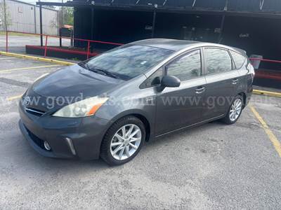 2014 Toyota Prius v 2 Hybrid