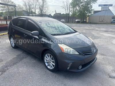 2014 Toyota Prius v 2 Hybrid