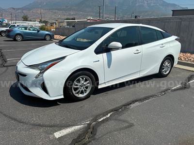 2017 TOYOTA PRIUS TWO RUNS AND DRIVES - SHIPPING AVAILABLE