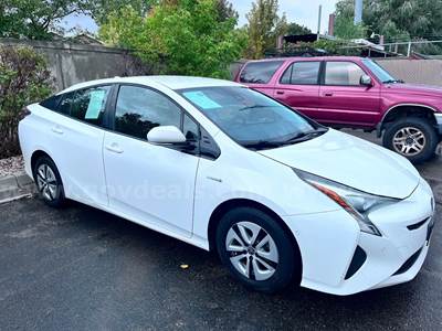 2018 TOYOTA PRIUS RUNS AND DRIVES - SHIPPING AVAILABLE
