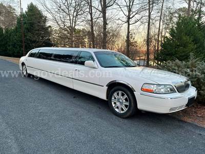 2008 Lincoln Town Car Executive Limousine