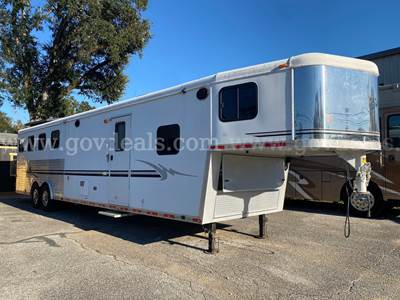 NO RESERVE ABSOLUTE AUCTION 2005 BISON ALUMASPORT FOUR STALL HORSE TRAILER WITH LIVING QUARTERS MODEL 830ASGNBANK REPO