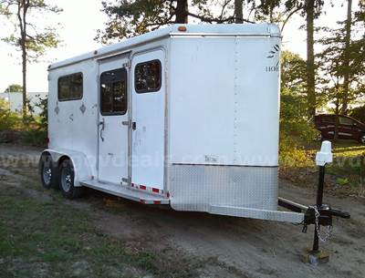 Horton Horse Trailer 2 Horse Straight Load W/Tack Room