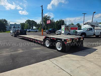 2021 Fontaine Lowboy Trailer