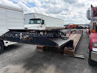 2005 Witzco Challenger RG-50 Tri-axle Lowboy Trailer
