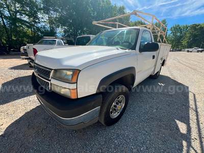 2005 Chevrolet Silverado 2500HD Utility Truck