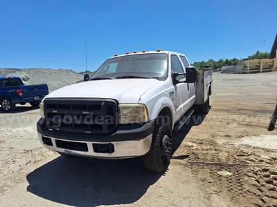 2006 Ford F-350 SD 4x4 Crew Cab Utility Truck