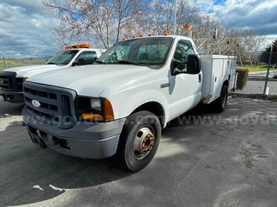 2006 Ford F-350 SD w/ Crane