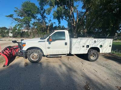 2013 Ford F-350 SD XLT DRW 4WD w/ Plow