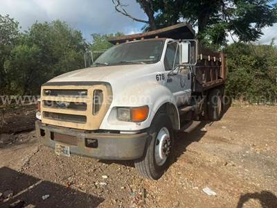 2005 Ford F-750 Reg Cab