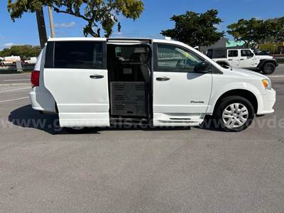 2019 Dodge Grand Caravan SE with Wheelchair Ramp