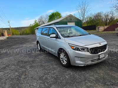 2015 Kia Sedona L FWD Auto VAN 3.3L V6 w 126K miles – Newer tires