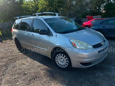 2004 Toyota Sienna LE - 7 Passenger