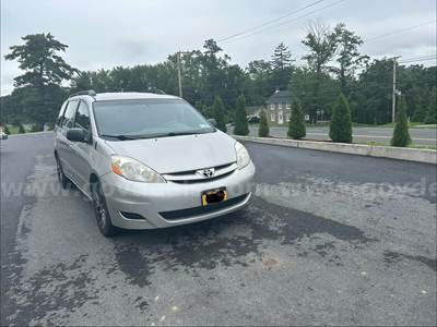 2009 Toyota Sienna CE - FWD