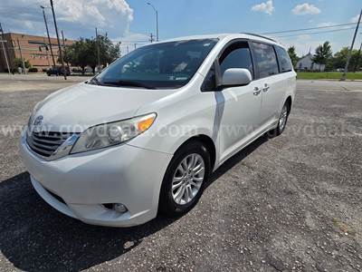 2015 Toyota Sienna XLE FWD 8-Passenger V6