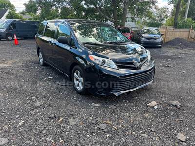 2020 Toyota Sienna LE 7-Passenger Mobility