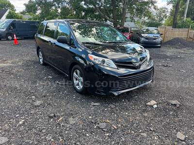 2020 Toyota Sienna LE 7-Passenger Mobility