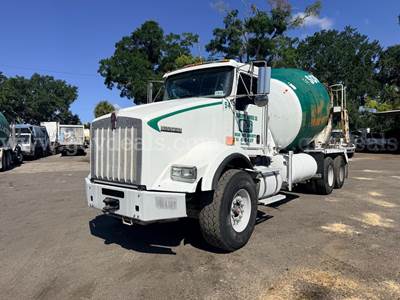 2013 Kenworth T800 T/A Concrete Mixer Truck