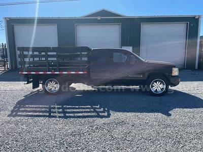2007 Chevrolet Silverado 1500 LT1 Ext. Cab 2WD//8.5 Stake Body