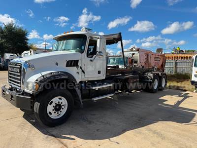 2013 Mack GU713 Tandem Hooklift Truck