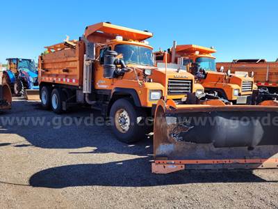 1998 Mack RD600 Snow Plow Truck
