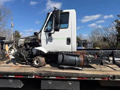 2008 international 4400 wrecked with good DT 4 66 Engine Max Force