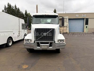 2011 Volvo VHD64BT