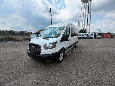 2022 Ford F-350 Passenger Van
