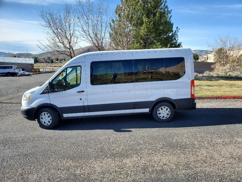 2016 ford passenger van