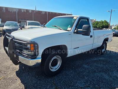2000 Chevrolet 3500 LS 2WD